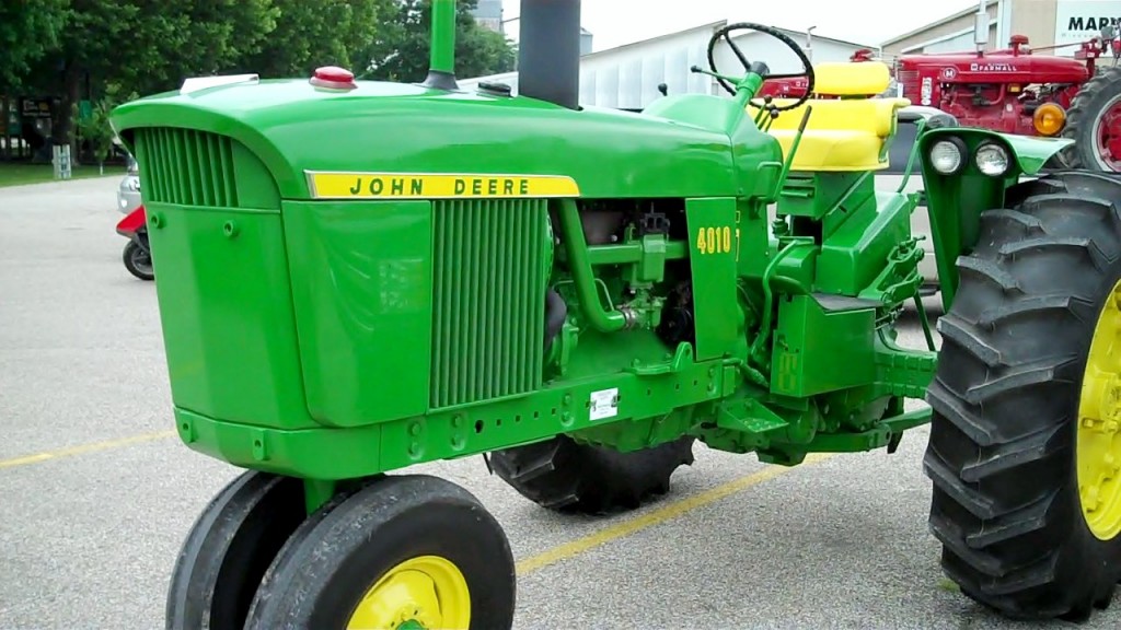 JD4010 Richards 1024x576 Strong Bond to his JD 4010 Tractor