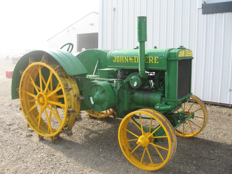 Old John Deere Tractor - Collectables Brought Back to Life