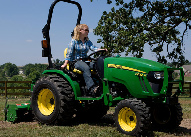 2032R Conquering Multiple Tasks with Help from the John Deere 2R Series
