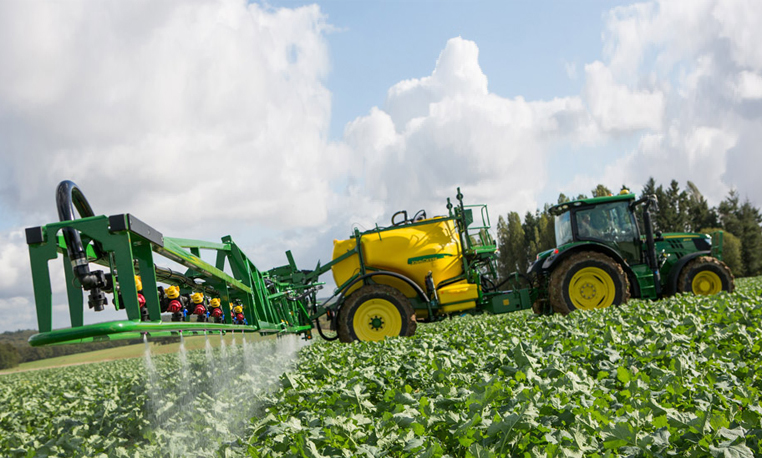 Image Gallery: 25 John Deere Sprayer Pictures to Promote Field Health