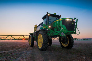 The R4045 Sprayer includes a number of features designed to improve productivity and operator comfort. 