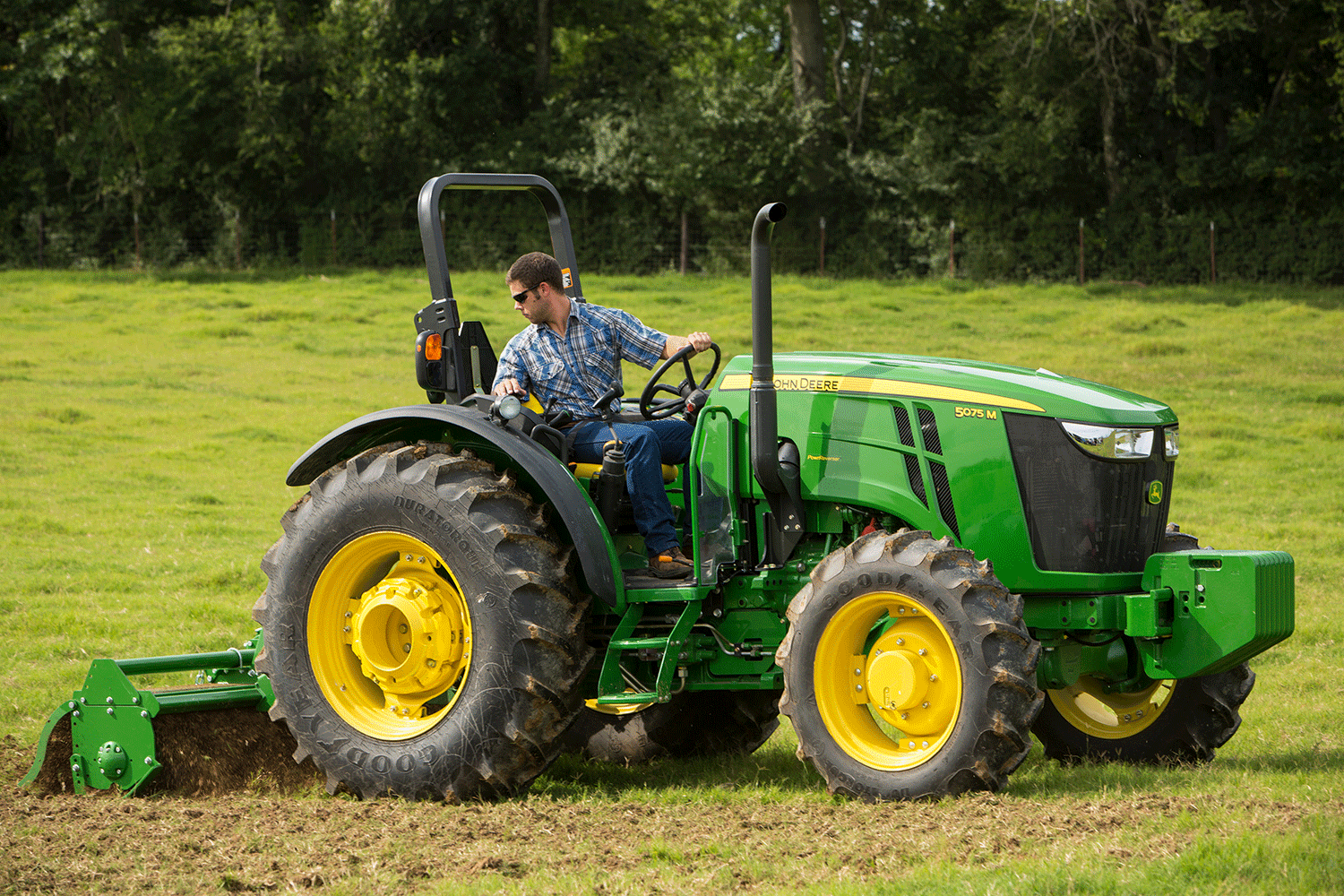 5M Utility Tractors Pulling up the Curtain on the New Line of 2015 John Deere Products