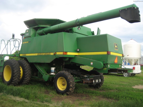 What are the specs for the John Deere 9600 combine?
