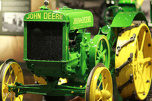 An antique John Deere tractor ride will kick off the 2015 Pioneer Power Show. 