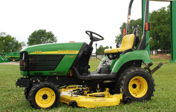 an-in-depth-look-at-the-highlights-of-the-john-deere-2210