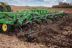 The new 2430 models showcase important features that are distinctive to the John Deere brand, including TruSet technology and superior structural integrity. 