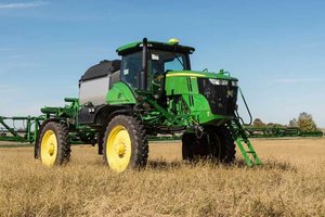 The R4044 is lightweight and operates with a 325 horsepower 9.0L PowerTech™ engine, allowing for consistent speed across various terrains. 