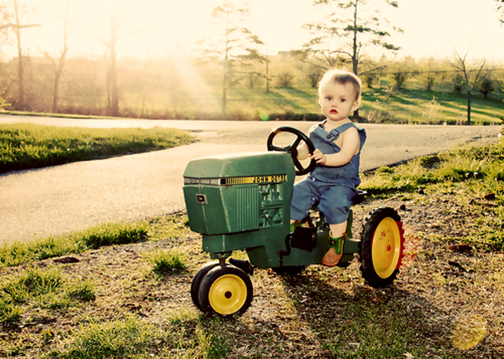 John Deere Tractors and the Kids Who Love Them (24 pics)