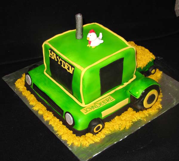 Beautiful Birthday Cake With Tractor Stock Photo - Download Image Now -  Tractor, Birthday, Cake - iStock