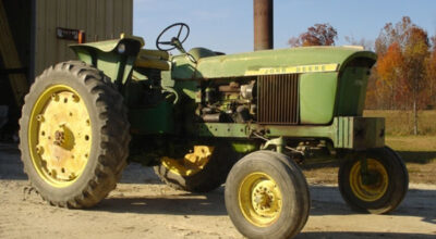 1972 JD 2520 Tractor Sold for Record Auction Price