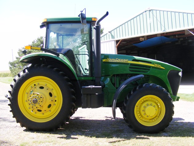 John Deere 7820