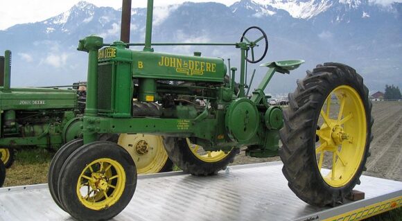 John Deere Model B - Vintage John Deere