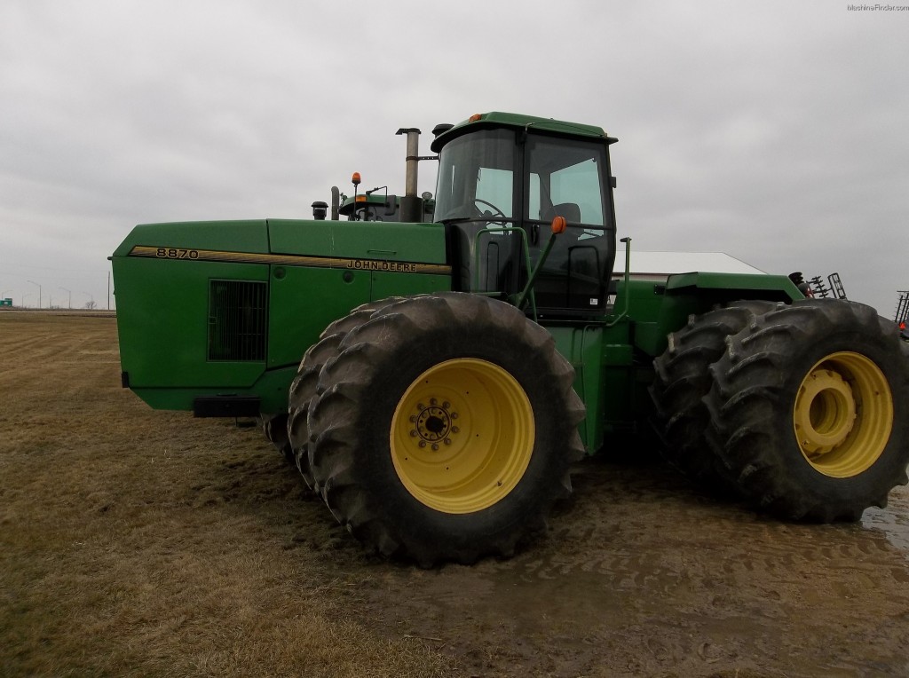 John Deere 8870