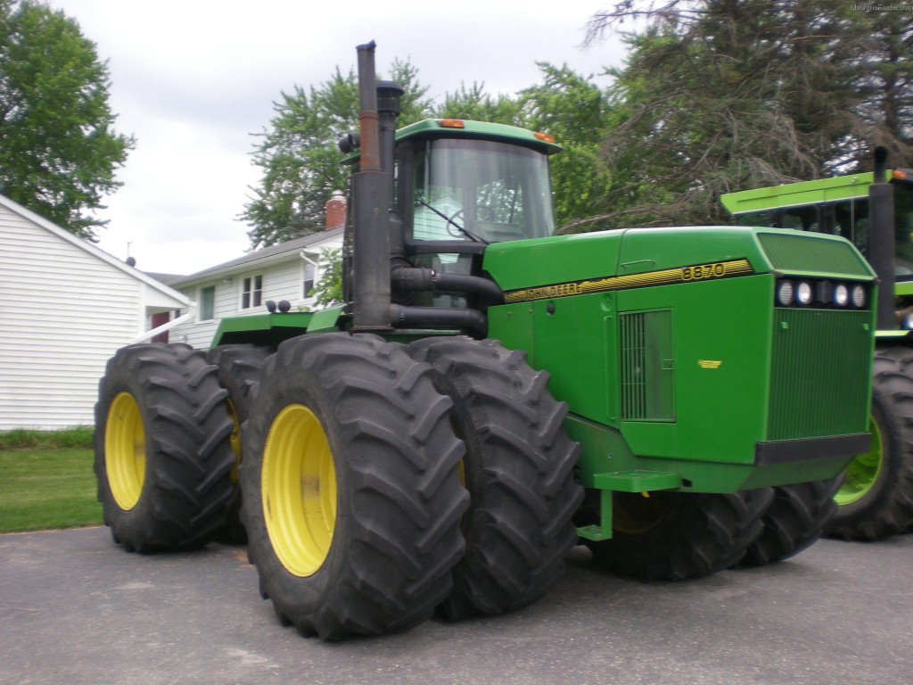 John Deere 8870