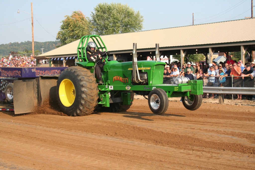 8 ActionPacked John Deere Tractor Pull Photos