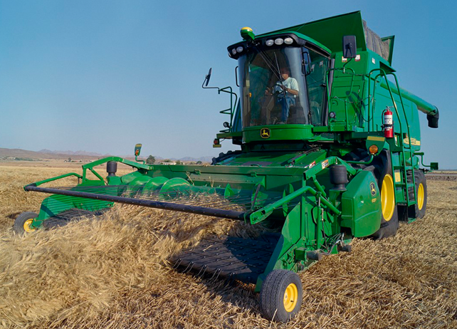 Increased belt width of JD 615P windrower