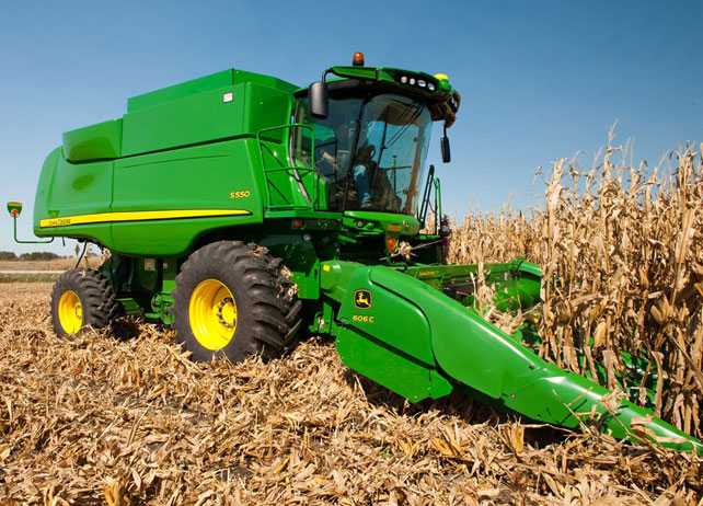 Chopping to Success with the John Deere 606C StalkMaster Corn Head