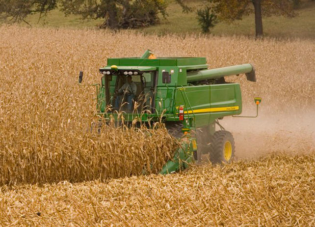 Chopping to Success with the John Deere 606C StalkMaster Corn Head