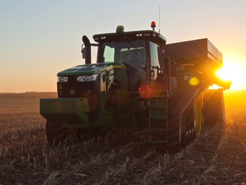 Showing Passion for Agriculture with John Deere Computer Wallpaper