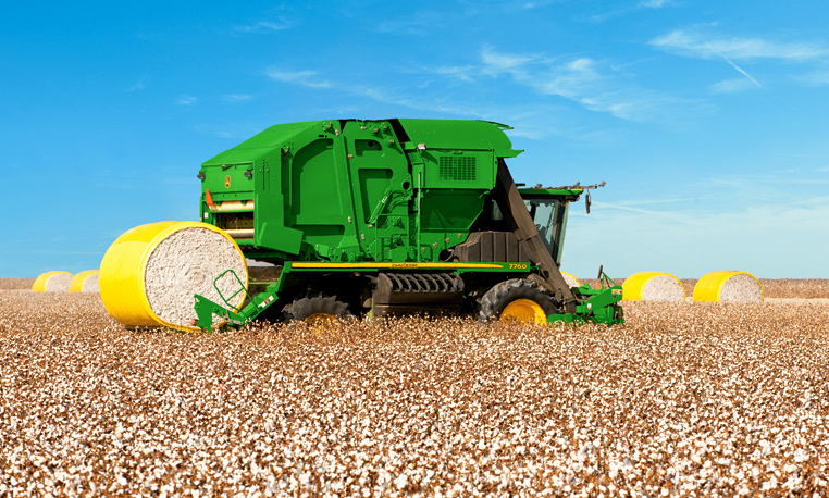 John Deere CS690 Cotton Stripper