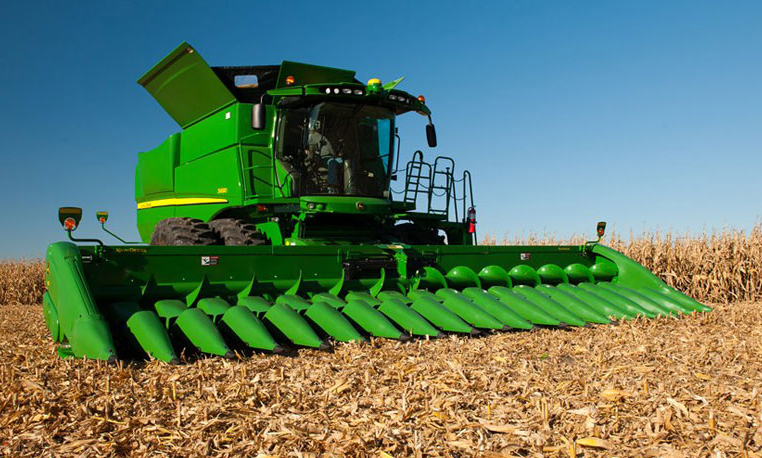 Image Gallery: 20 John Deere Headers turning Corn into Cash