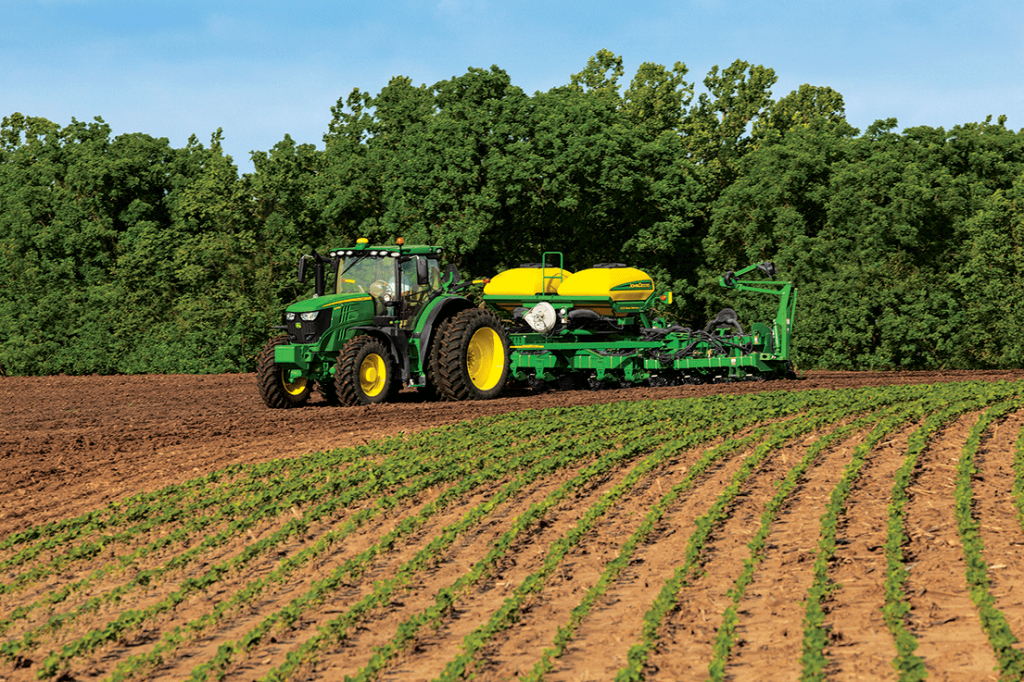 ringing-in-the-new-year-with-2015-john-deere-tractors