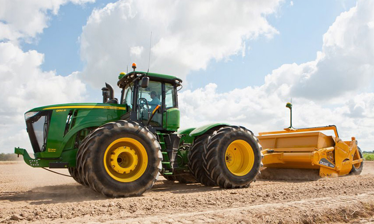 John Deere Scraper Tractors