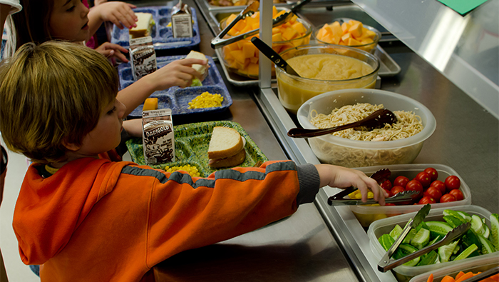 nmb_130912SchoolLunch-492_700x395