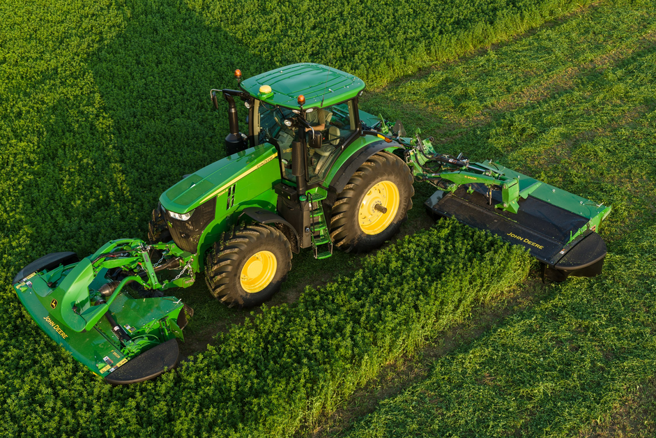 a-glance-at-the-new-line-of-2016-john-deere-agricultural-products