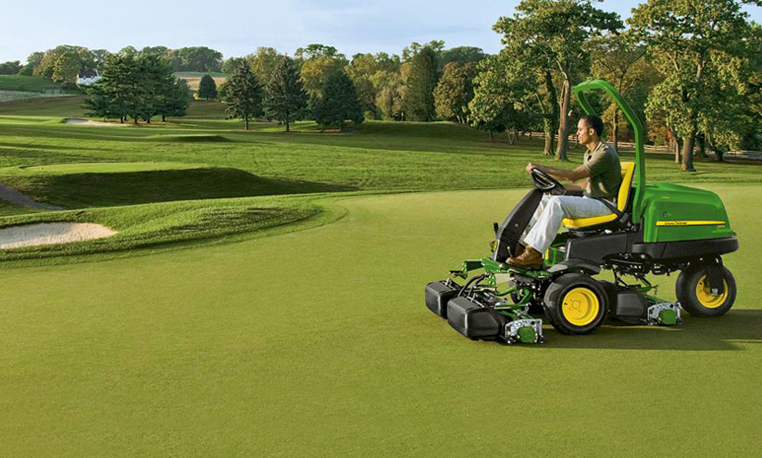 Highlights of the John Deere 2500B and E Riding Greens Mowers