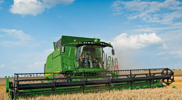 John Deere T670 Combine