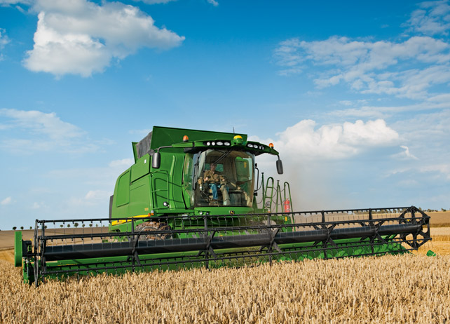 Video Gallery: The Updated John Deere T670 Combine in Action