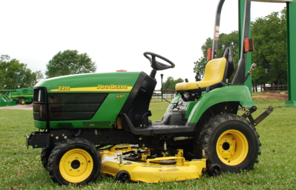 John Deere 2210