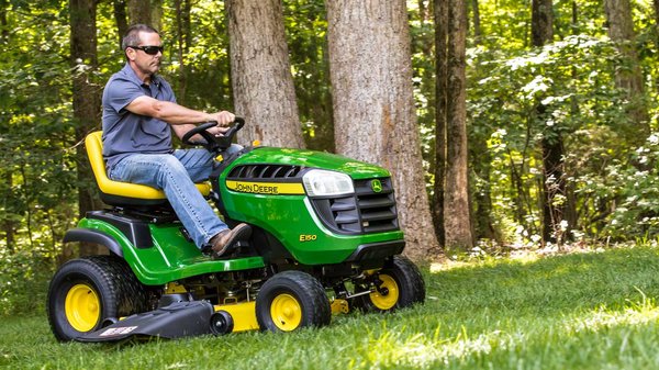 John deere lawn online mower e100