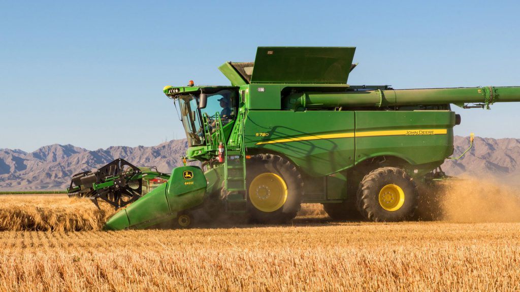 John Deere S700 Combine