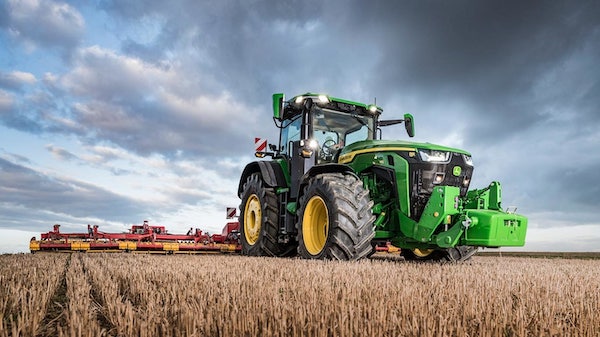 John Deere 8R Tractors Recognized for Innovativeness and Sustainability