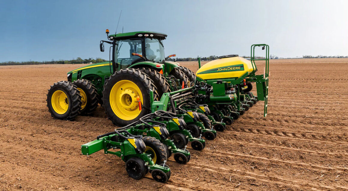 Showcasing The John Deere Db120 Deeres Largest Planter Yet 9841