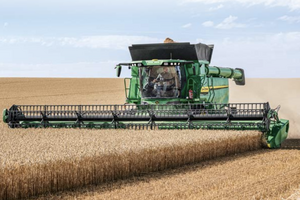 The John Deere T6 800 combine features the latest precision ag technology and is designed to cover acres more comfortably. 