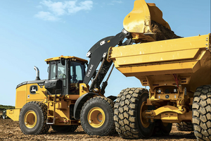 Wheel loader operators can now work more confidently and improve situational awareness with SmartDetect. 